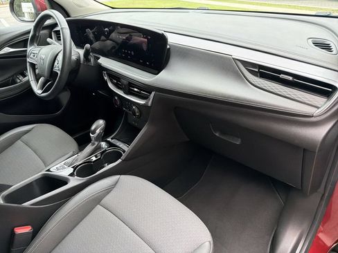 Certified 2024 Buick Encore GX Preferred w/ Comfort Package FWD image 12