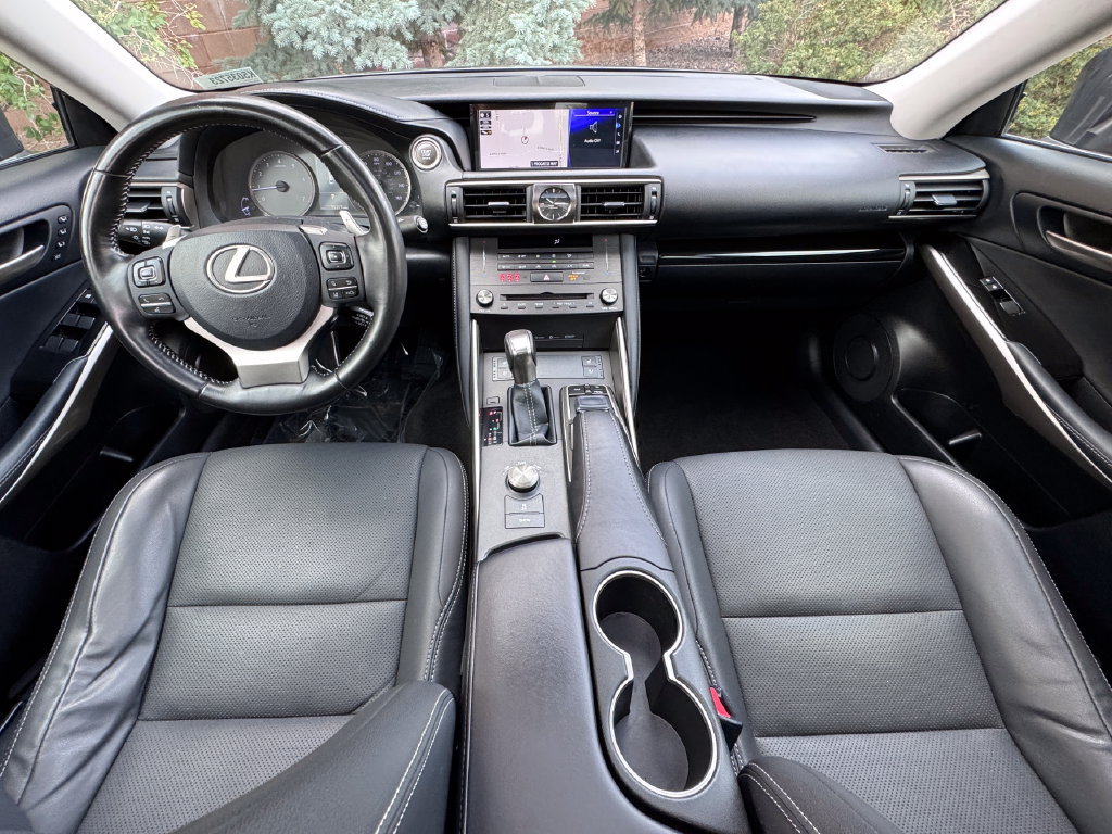 Used 2019 Lexus IS 300 AWD image 34