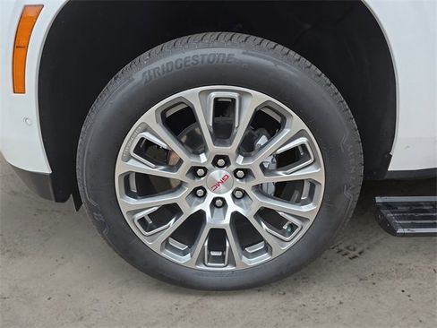 Used 2025 GMC Yukon XL Denali image 14