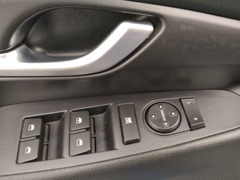 Used 2018 Hyundai Elantra GT FWD image 27