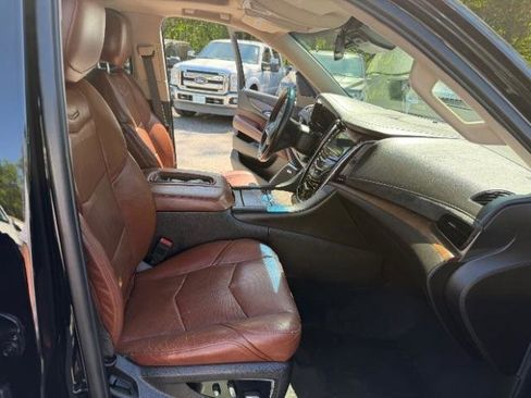 Used 2015 Cadillac Escalade ESV Premium image 40