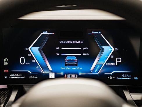 New 2026 BMW 550e xDrive image 32