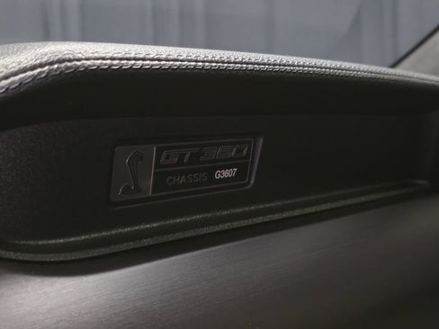 Used 2016 Ford Mustang Shelby GT350 w/ Technology Package RWD image 6