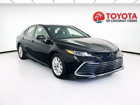 Used 2022 Toyota Camry LE FWD image 1