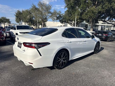 Used 2024 Toyota Camry SE image 4