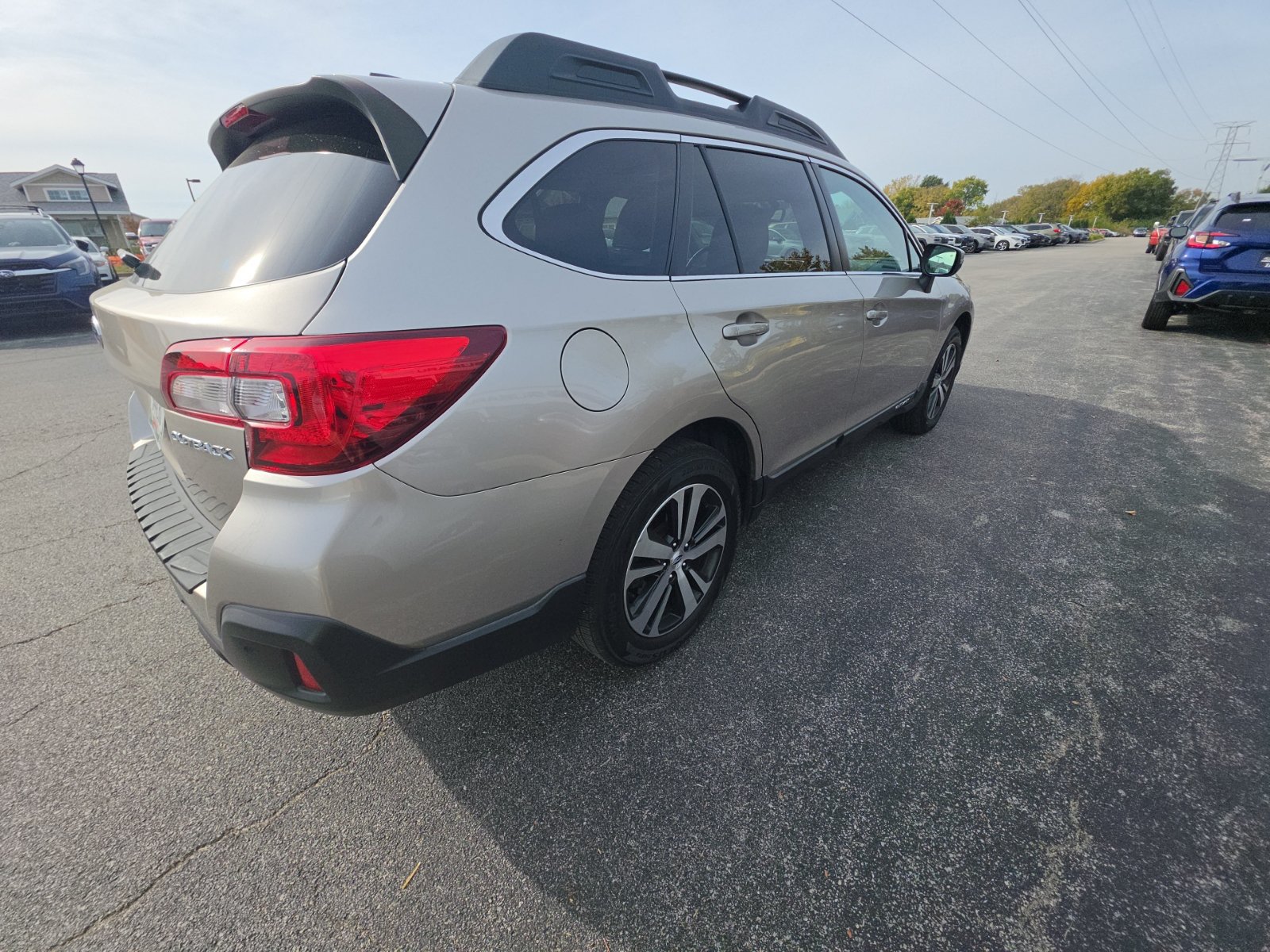 Used 2019 Subaru Outback 2.5i Limited AWD/4WD image 12