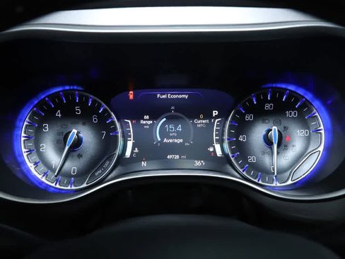 Used 2023 Chrysler Pacifica Touring-L image 24