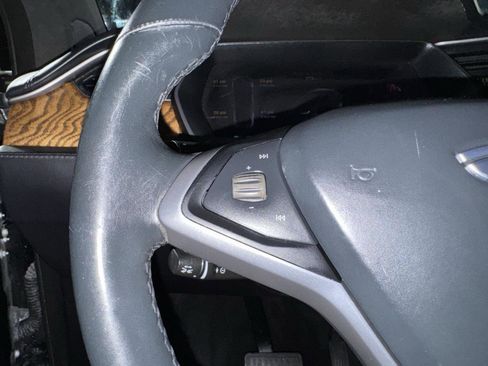 Used 2018 Tesla Model X 75D image 28