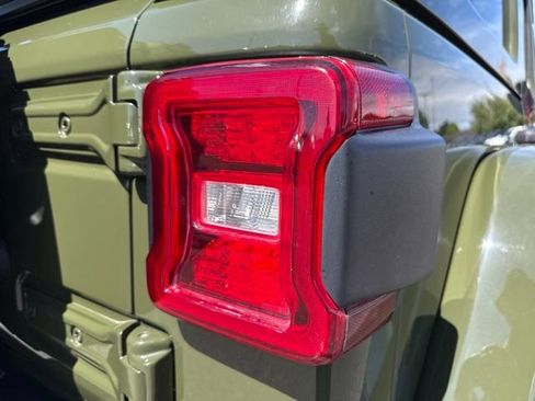 Used 2021 Jeep Wrangler Unlimited Rubicon w/ Uconnect 4C Nav & Sound Group AWD/4WD image 13