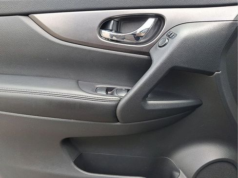 Used 2015 Nissan Rogue S AWD/4WD image 10