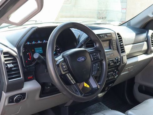 Used 2017 Ford F550 2WD Regular Cab Super Duty image 22