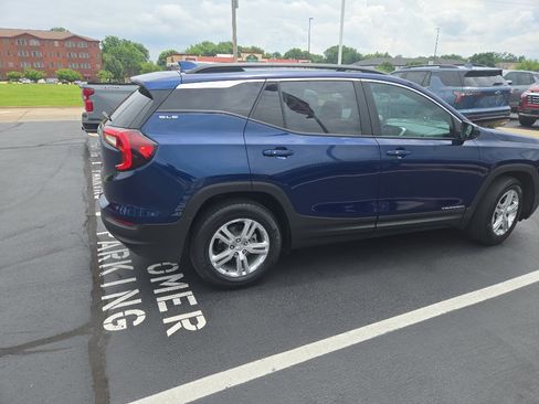Used 2022 GMC Terrain SLE w/ Driver Convenience Package FWD image 3