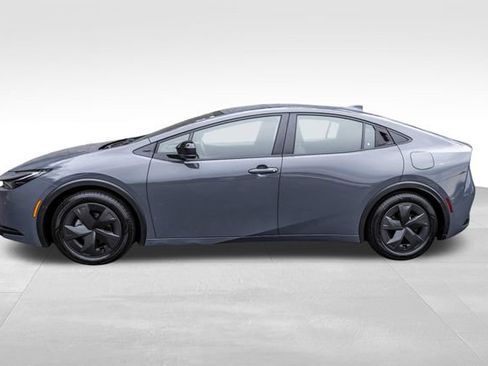 Used 2025 Toyota Prius LE FWD image 10