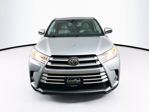 Used 2019 Toyota Highlander Plus AWD/4WD image 2
