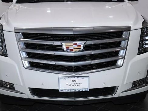 Used 2020 Cadillac Escalade Premium Luxury image 8