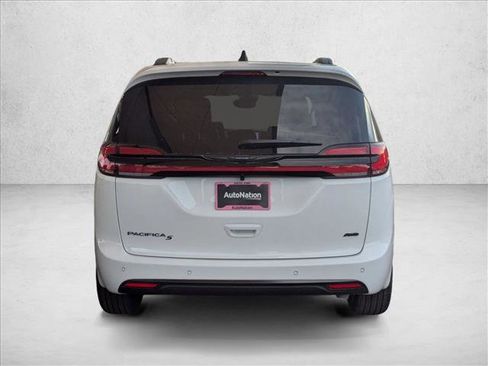 New 2026 Chrysler Pacifica Select image 8