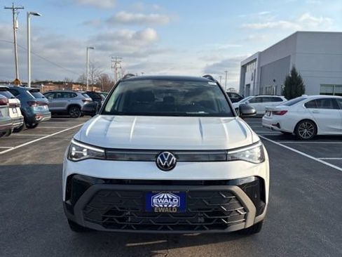 New 2026 Volkswagen Taos SE AWD/4WD image 4