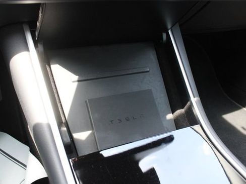 Used 2018 Tesla Model 3 Long Range RWD image 15