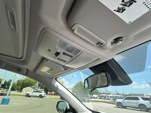 Used 2018 Toyota RAV4 XLE FWD image 15