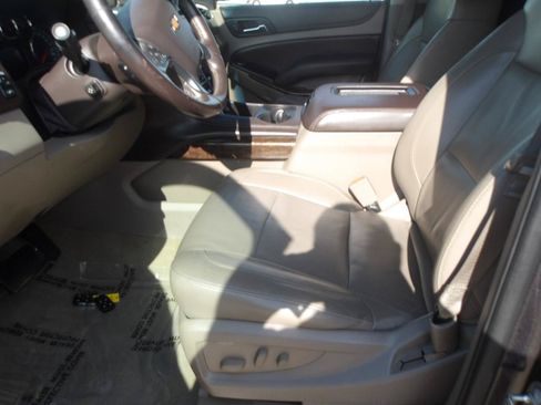 Used 2016 Chevrolet Suburban LT RWD image 19