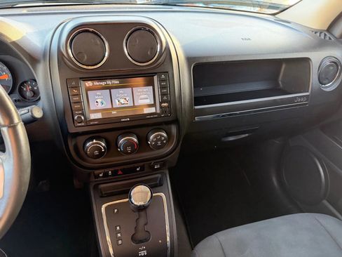 Used 2014 Jeep Patriot Latitude FWD image 31