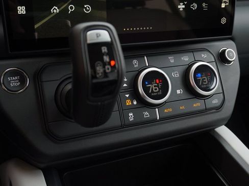 Certified 2026 Land Rover Defender 130 X-Dynamic SE AWD/4WD image 28