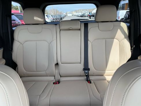 Used 2025 Jeep Grand Cherokee Limited AWD/4WD image 26