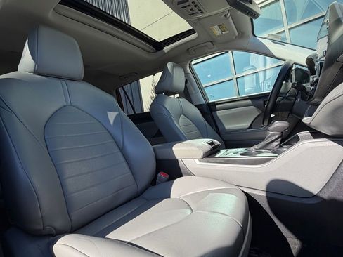 Used 2022 Toyota Highlander XLE image 21