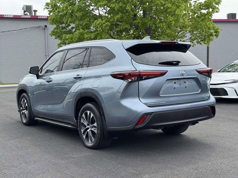 Used 2024 Toyota Highlander XLE FWD image 25