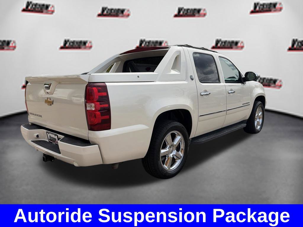 Used 2013 Chevrolet Avalanche LTZ AWD/4WD image 5