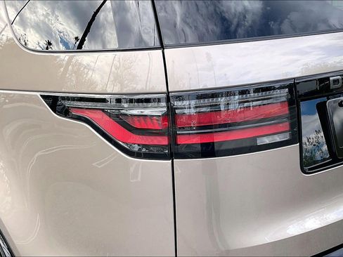 New 2026 Land Rover Discovery Dynamic SE AWD/4WD image 8