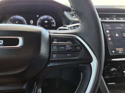 Used 2025 Jeep Grand Cherokee L Altitude AWD/4WD image 51