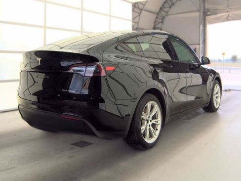Used 2021 Tesla Model Y Long Range AWD/4WD image 6