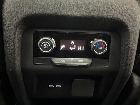 Used 2025 Chevrolet Traverse LT w/ Sun and Wheel Package image 37