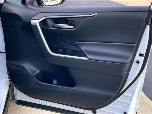 Used 2019 Toyota RAV4 XLE w/ Convenience Package FWD image 24