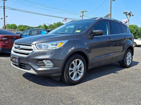 Certified 2019 Ford Escape SE FWD image 3