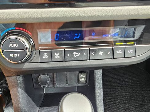 Used 2015 Toyota Corolla LE FWD image 38