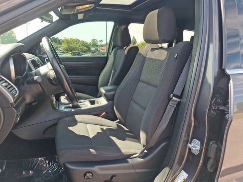 Used 2020 Jeep Grand Cherokee Laredo AWD/4WD image 13