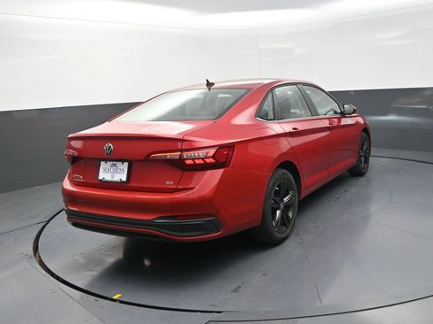 Used 2023 Volkswagen Jetta SE w/ Panoramic Sunroof Package FWD image 11
