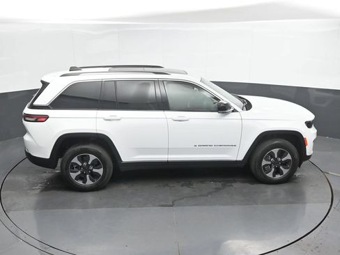 Used 2022 Jeep Grand Cherokee Limited 4xe w/ Luxury Tech Group II AWD/4WD image 31