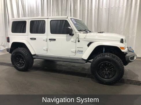 Used 2022 Jeep Wrangler Unlimited Sahara w/ Cold Weather Group AWD/4WD image 2