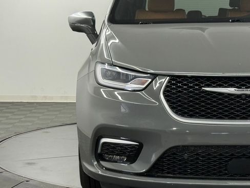 Used 2022 Chrysler Pacifica Pinnacle FWD image 9
