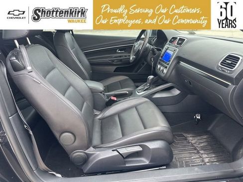 Used 2013 Volkswagen Eos w/ Sport Package image 13