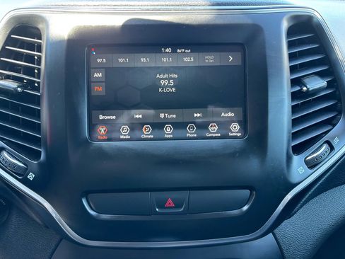 Used 2019 Jeep Cherokee Latitude w/ Popular Appearance Group image 6