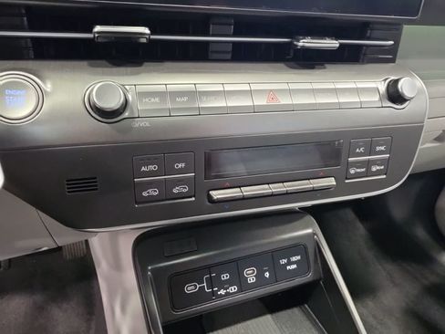 Used 2024 Hyundai Kona Limited AWD/4WD image 27
