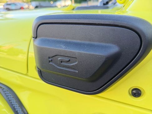 Used 2023 Jeep Wrangler Unlimited Sahara w/ Cold Weather Group AWD/4WD image 28