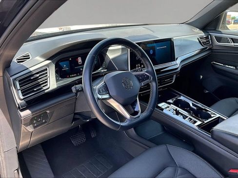 Used 2024 Volkswagen Atlas Cross Sport SE FWD image 17