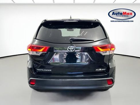 Used 2019 Toyota Highlander XLE AWD/4WD image 8