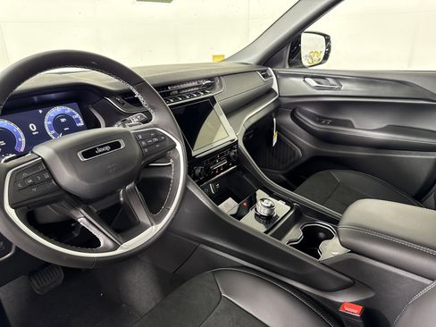 New 2025 Jeep Grand Cherokee L Altitude image 27