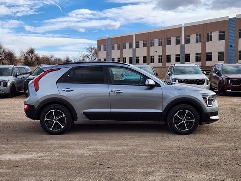 New 2026 Kia Niro EX image 3